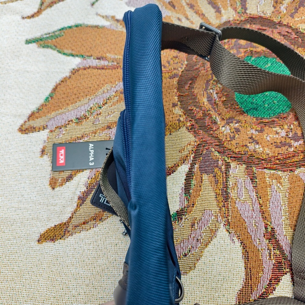 🌺Tumi Alpha Bravo Compact Shoulder Bag|Chest Pack - Picture 4 of 6